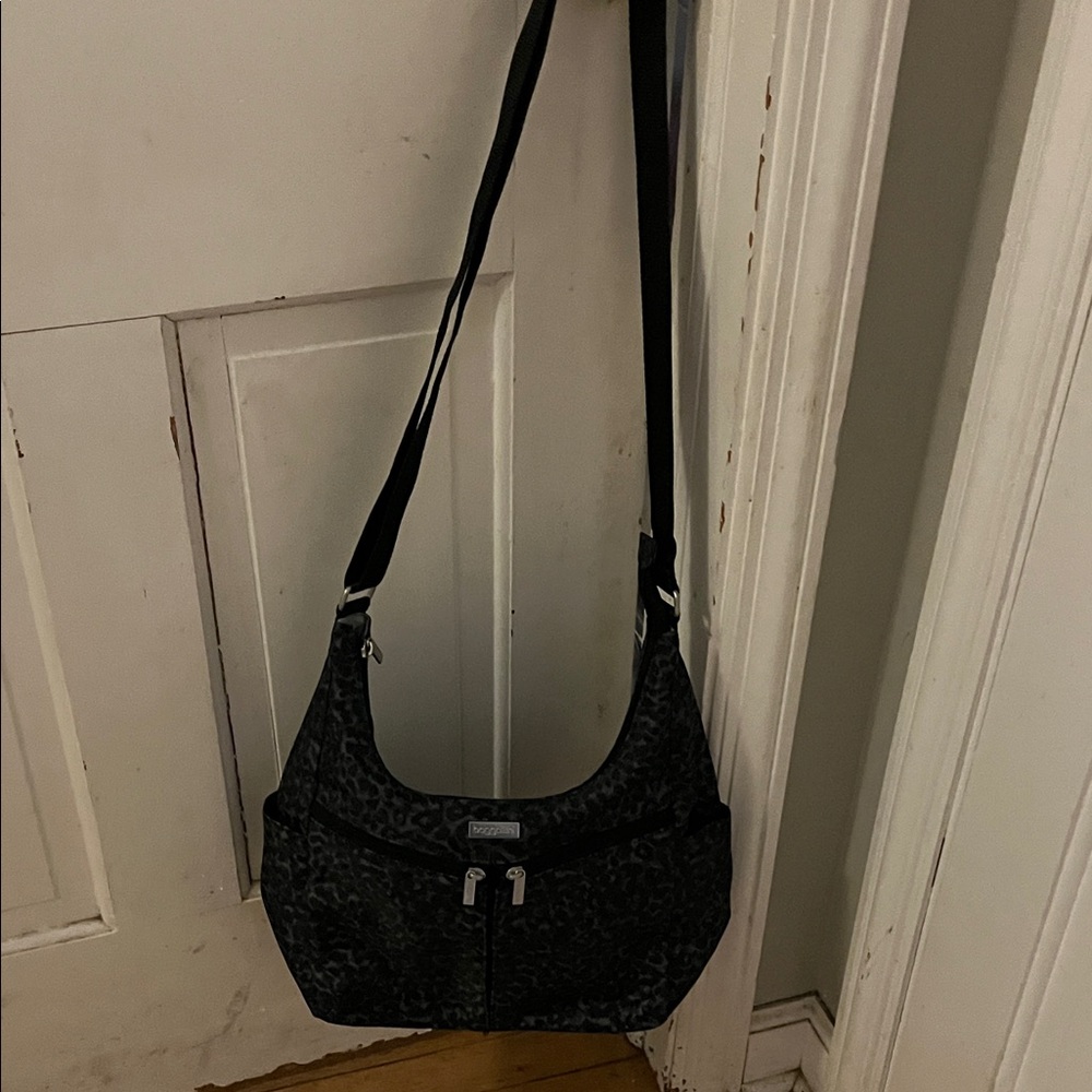 Baggallini Black Leopard Crossbody Bag - Picture 14 of 16